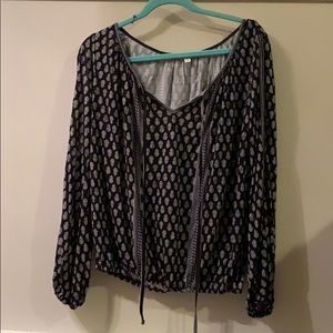 NWT Cute slit shoulder long sleeve